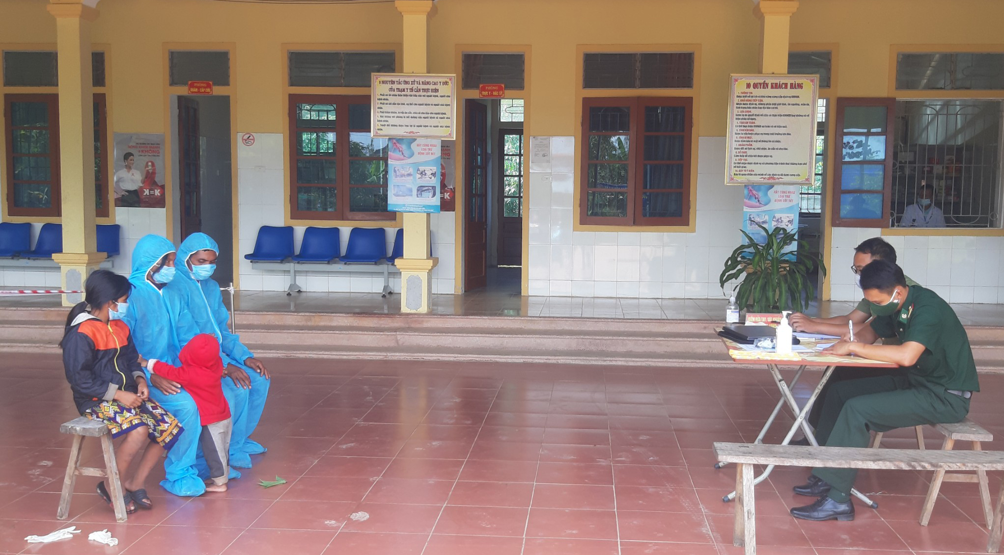 Phát hiện 4 người trong gia đình nhập cảnh trái phép